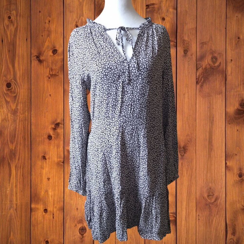 Loft Ditzy Floral Long Sleeve Purple Floral Tie Neck Flounce Hem Dress Size 6